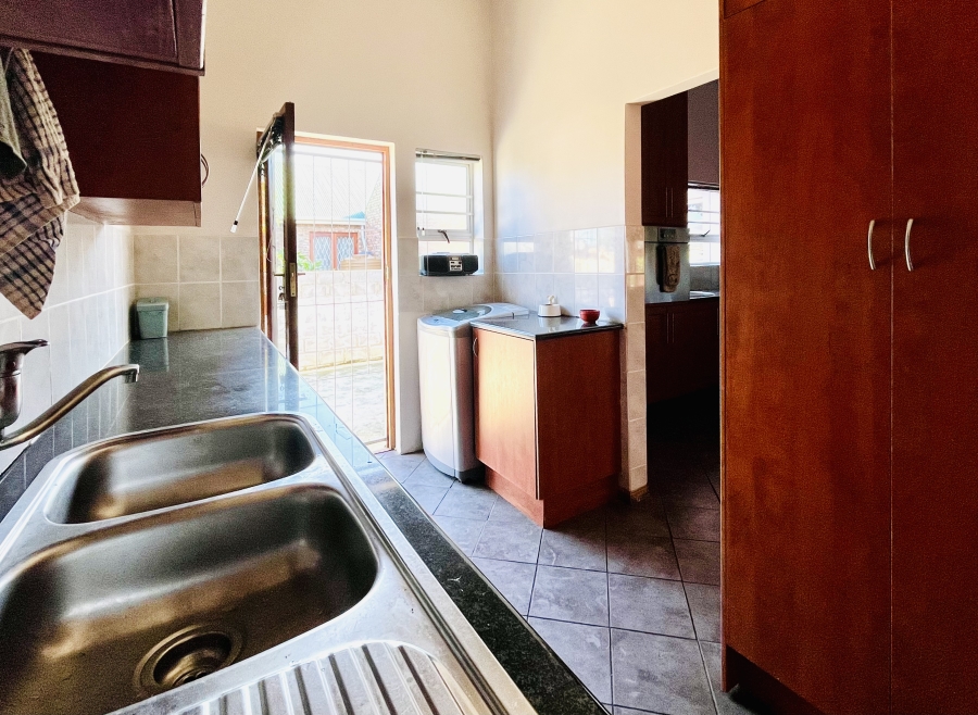 3 Bedroom Property for Sale in Sandbaai Western Cape